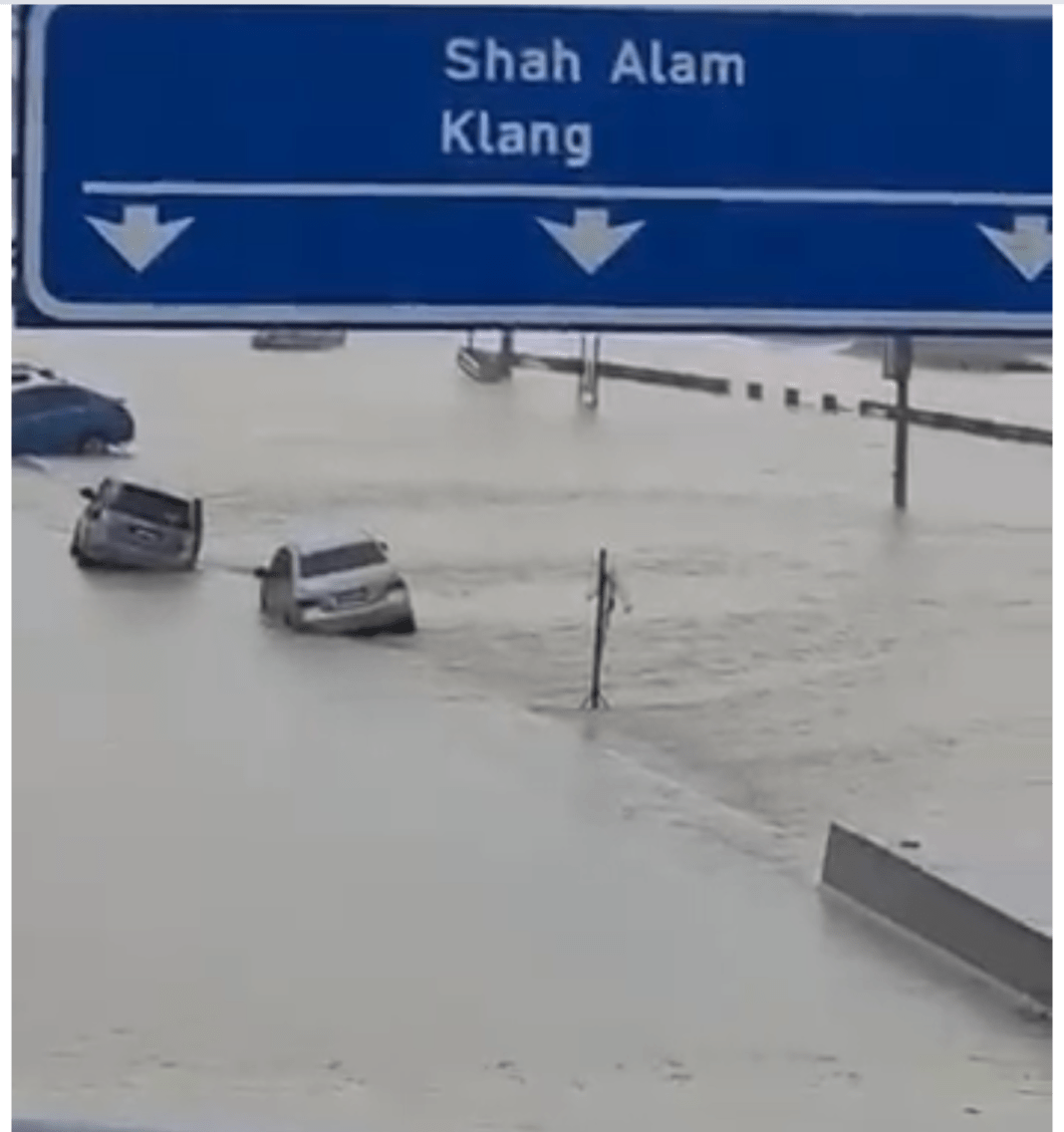 Plus Closes Entire Shah Alam Toll Due To Flash Flood  BusinessToday