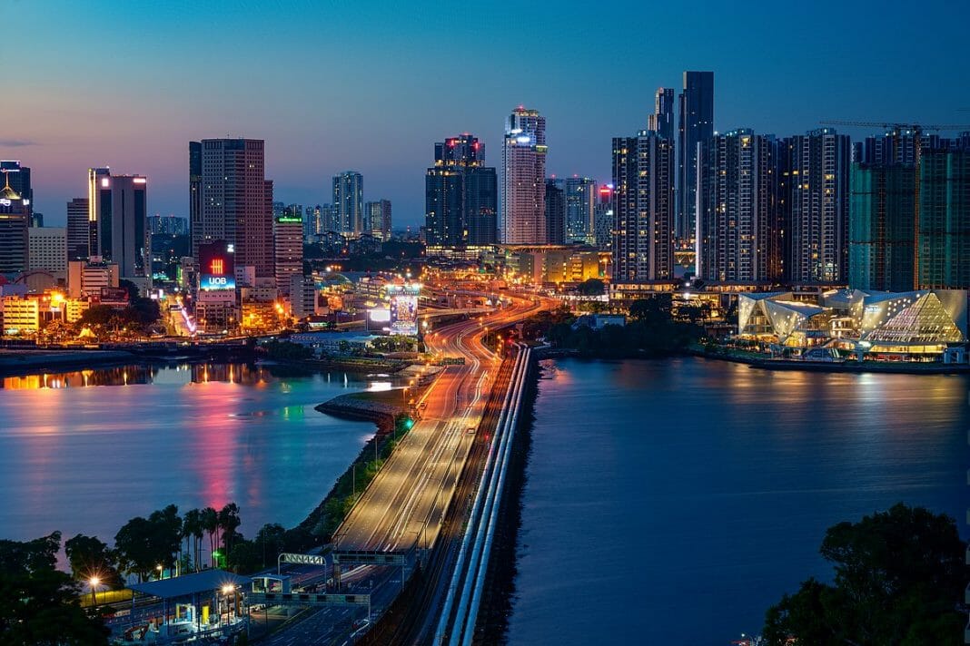 tourist entering malaysia from singapore